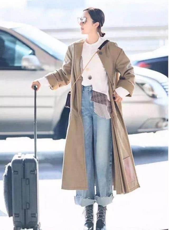 『今春』风衣＋牛仔阔腿裤＝今春最显瘦的穿搭，时髦又好看