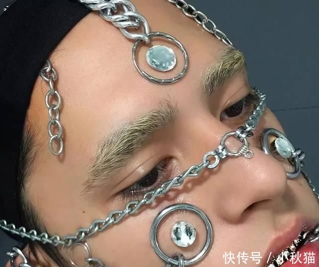  #美妆圈#20岁的他成为了美妆圈新Icon！