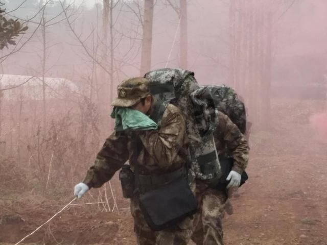 徒步行军142公里完成15个实战课目演练 瞧瞧西峡县人武部组织的的