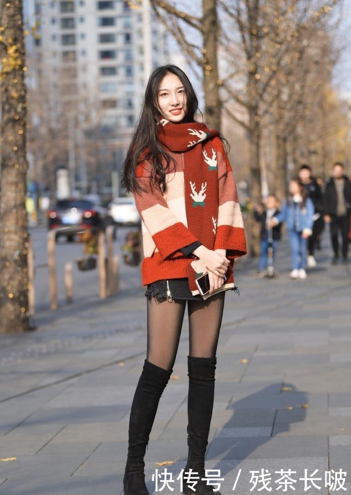# 美女#走到哪都是她的舞台，街拍：美女穿衣性感时尚