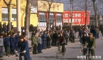 罕见老照片：看看上世纪70年代的中国什么样子，充满时代特色！