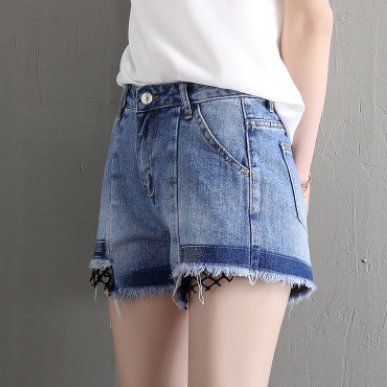 姐姐的眼光真好，给我买了这样的短裤，时尚还超有少女气息呢