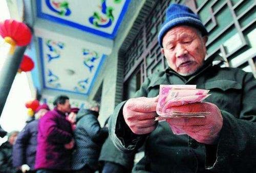 养老金一类人上涨2.2％，另一类人上涨50％，你属于哪类？
