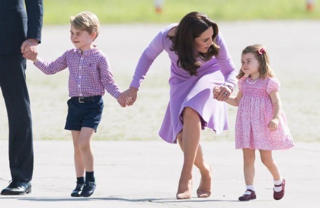 夏洛特公主才3岁,就很爱美!而且已经有了自己的“时尚名片”!