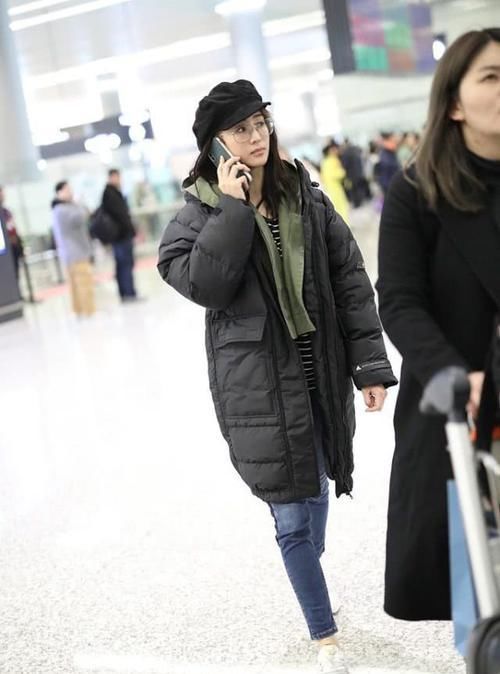  #显活力气息#张钧甯现身机场，身材好叠穿三件也不显胖，帽子太大显脸小
