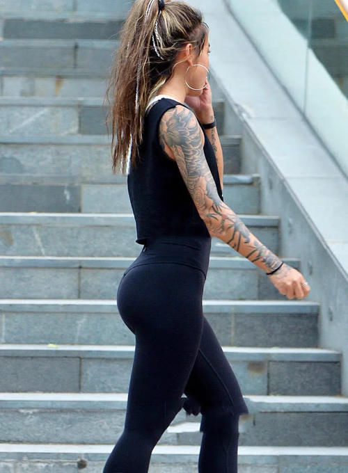 运动小姐姐紧身裤,花臂刺青更显霸气,欧美范儿十足谁能驾驭