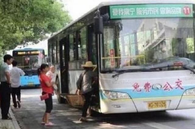 我国一城市，市民免费乘坐公交，网友：羡慕