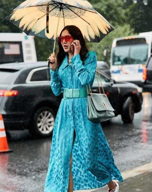 『时髦』放弃你的小白鞋吧!今年这5款鞋“回头率最高”,时髦不易撞鞋