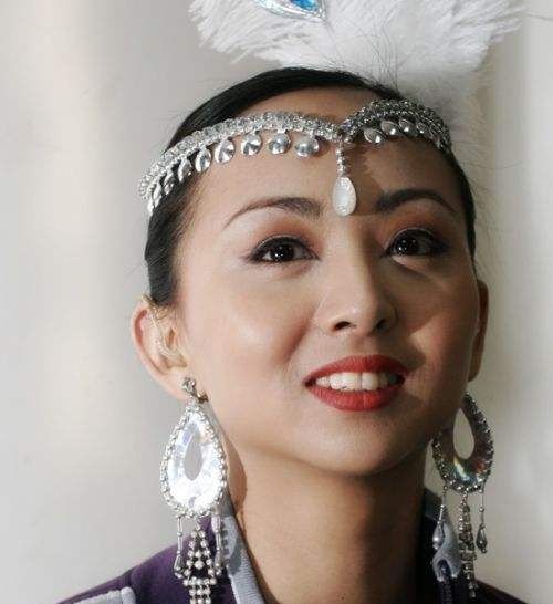  记得@还记得千手观音的聋哑人领舞吗? 被富豪苦追8年, 现状出乎意料!