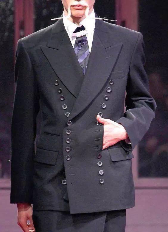  『时装画技法』时装系统里最难穿的一种类型——西装，在大牌设计师手下是如何被重塑？