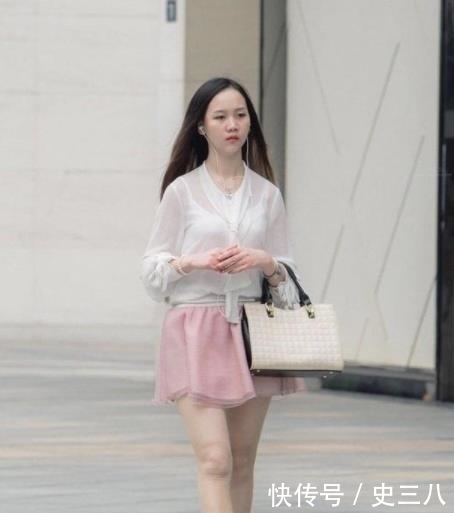  「尽显」街拍：天生丽质的小美女，优雅的穿搭，尽显时尚风采
