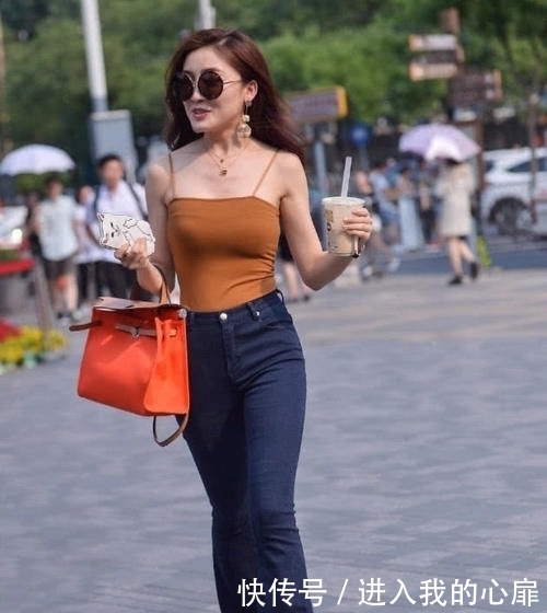  [气质]白色休闲穿搭，时尚气质的魅力，成为迷倒众人的时尚气质女神
