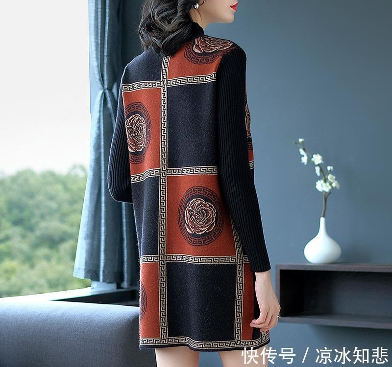 『显瘦』大冷天,老婆打扮得太美了!大码毛衣裙+大衣,显瘦迷人巨美嫩