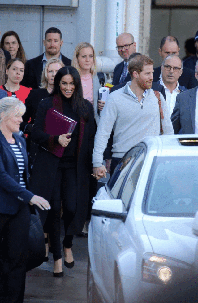 深扒 | 抢在断货前，赶紧把梅根出访澳新的每一件都买了!