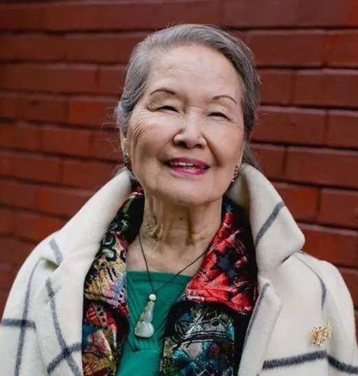 退休老大夫透漏一“便宜药膏”火了，早晚用一点，淡纹嫩肤见效快