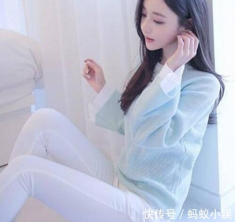  『美女』明媚动人的牛仔裤美女，尽显亭亭玉立的美感！