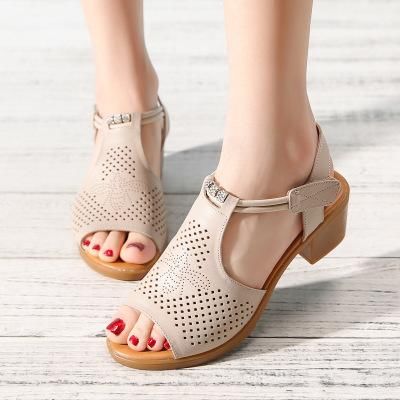 脚上总隐隐作痛？女人过了30少穿高跟鞋，软底鞋舒适轻便还时尚