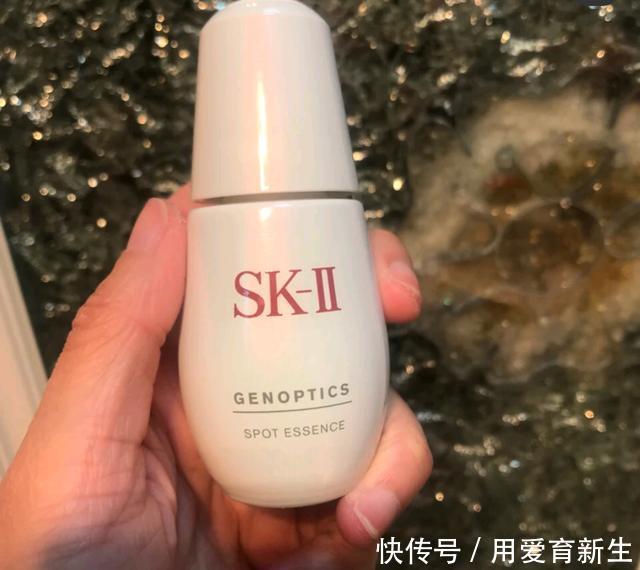 脸上@脸上有这些问题,不建议使用当下三大精华,看你是不是花冤枉钱了
