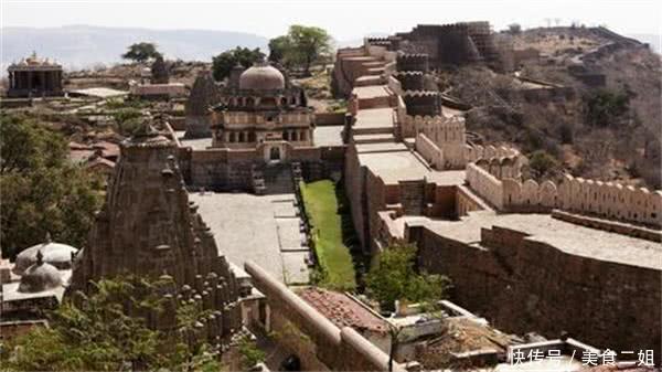 印度美女来中国旅游：爬长城呼被骗了，中国人得知原因后笑出声