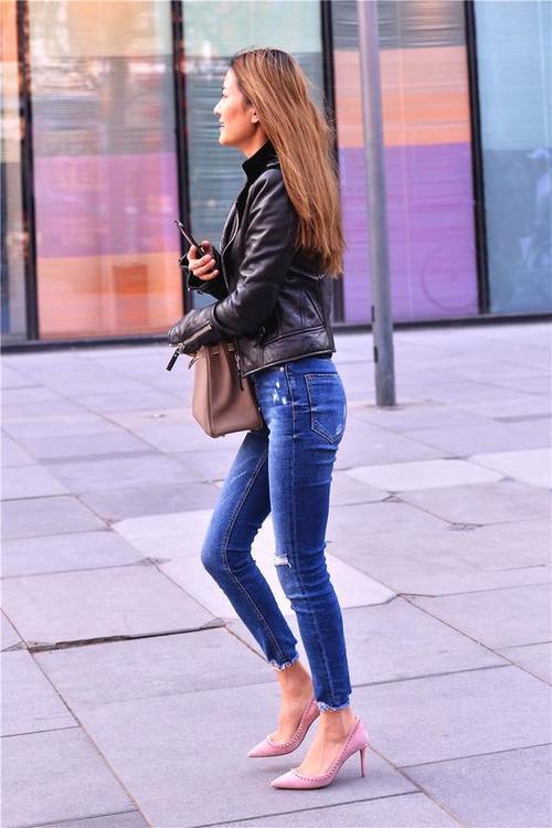 街拍身材曲线美，看姑娘侧影与背影