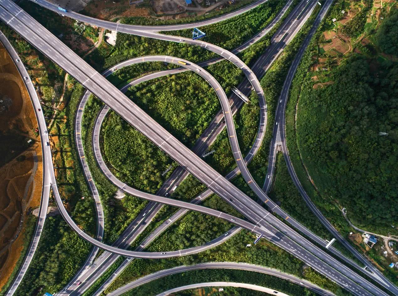 为何中国高速收费贵，国外甚至都免费？原因很简单