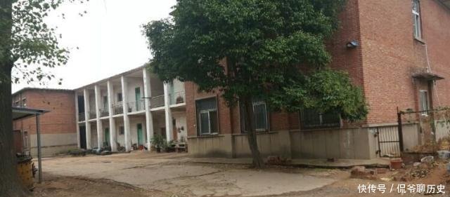 河南一“三线厂”，辉煌无比，块头大，进去像迷宫，旧址惹人怜