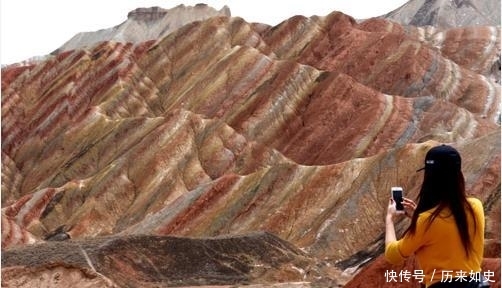 (甘肃张掖）五一小长假张掖七彩丹霞游客多