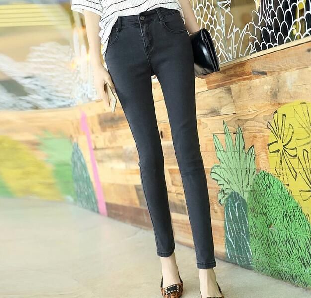 别致优雅的牛仔裤美女，展现毫无约束的身材，魅力十足