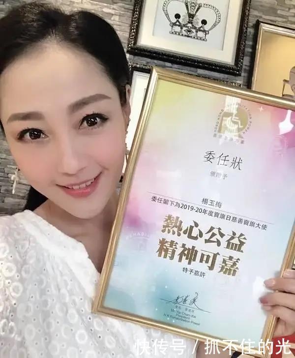 『杨玉梅』选美被偷内衣裤,险遭硬上弓,55岁历经风雨变千万富婆,却仍单身