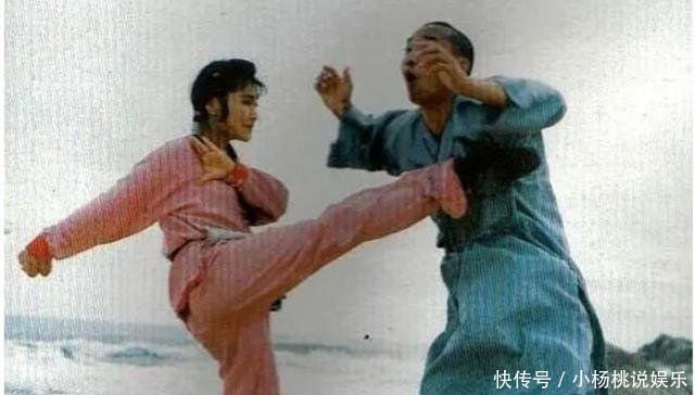 『侠女』清代两位侠女,生得艳丽无双,偏要除暴安良