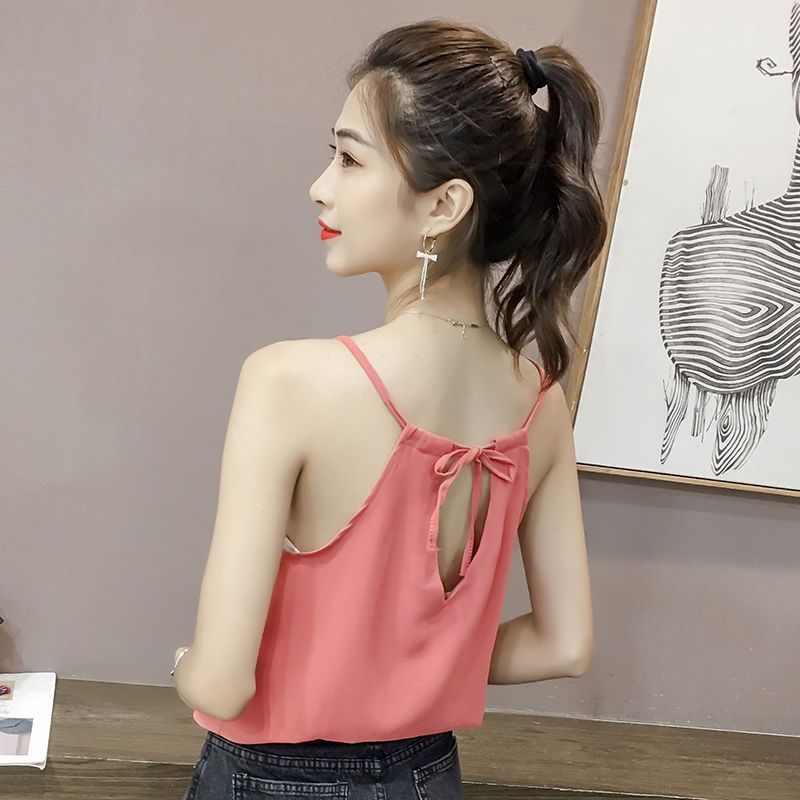 女孩子衣服不能穿的太随意，穿这样的衣服，真的是时尚又显气质