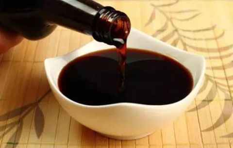  『坏处』酱油吃多了有什么坏处？如何挑选酱油？