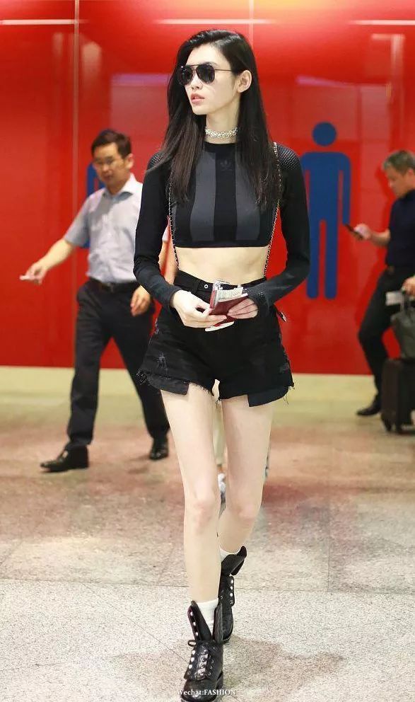 明星 | 孟美岐机场大玩“下半身失踪” 韩雪太会穿献上我的膝盖