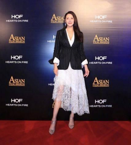 张雨绮傲人的曲线和成熟性感一结合，魅力难挡