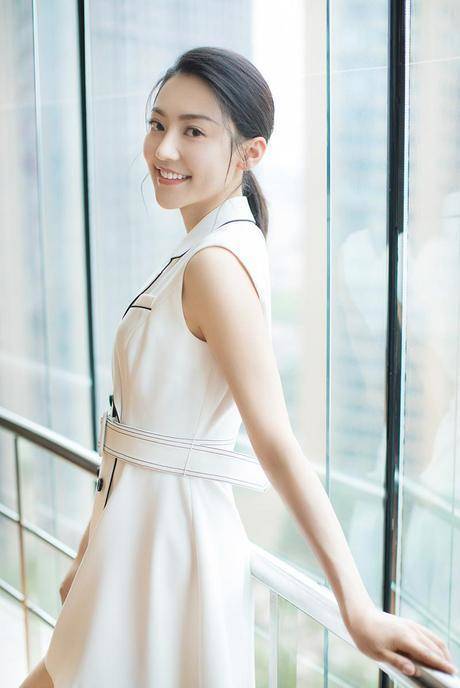 90后的她，颜值媲美迪丽热巴，更是受杨幂一直热捧