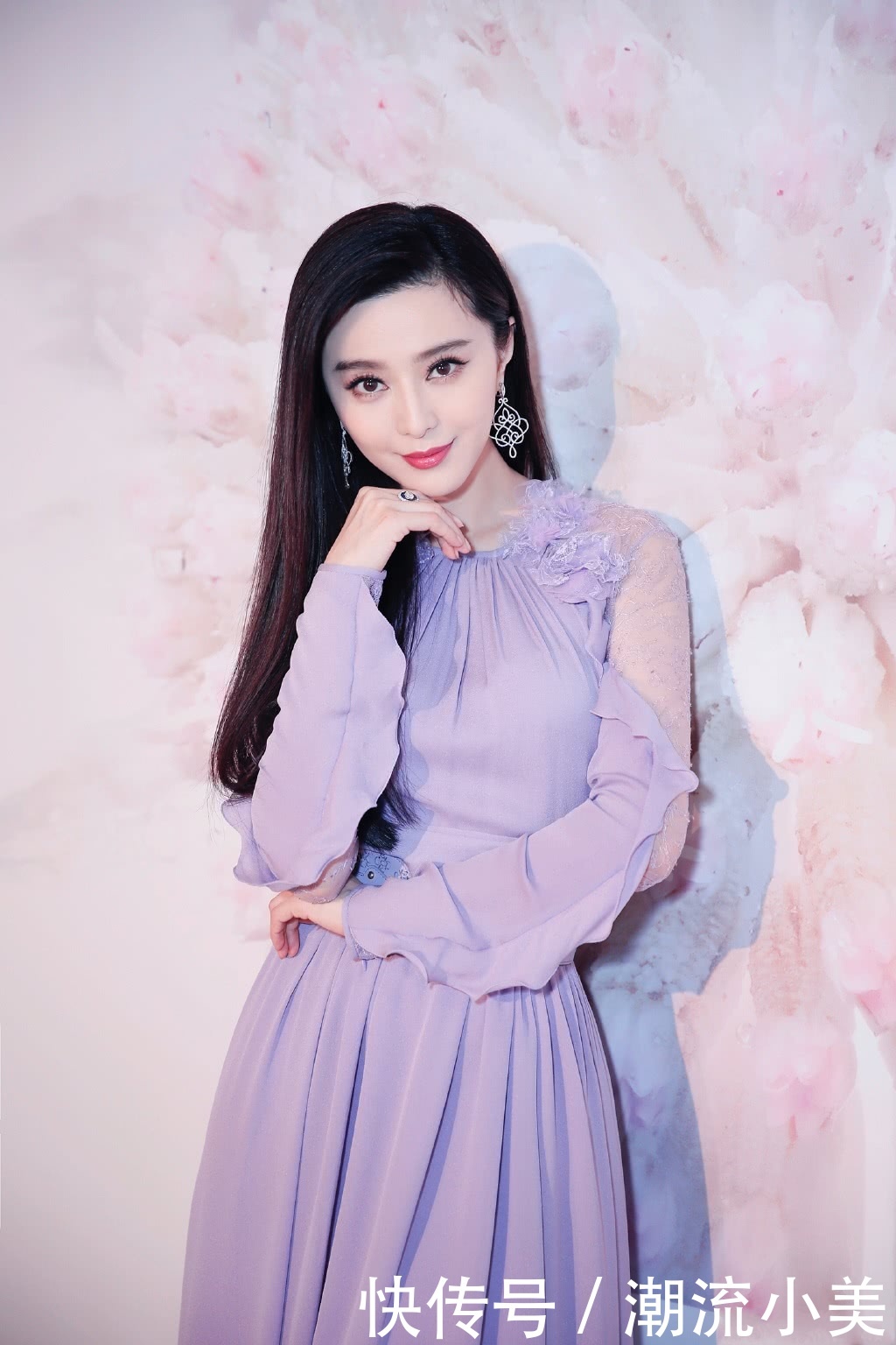 瘦下来后的范冰冰时髦到飞起！破洞牛仔裤穿出筷子腿，李晨好福气