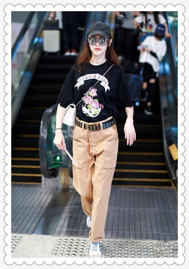 唐嫣172，宋佳173，同穿工装裤，却是大长腿和柯基腿差距？