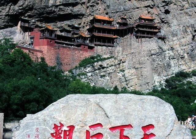 我国最“特殊”寺庙，建在悬崖之上，冬天还不能生火