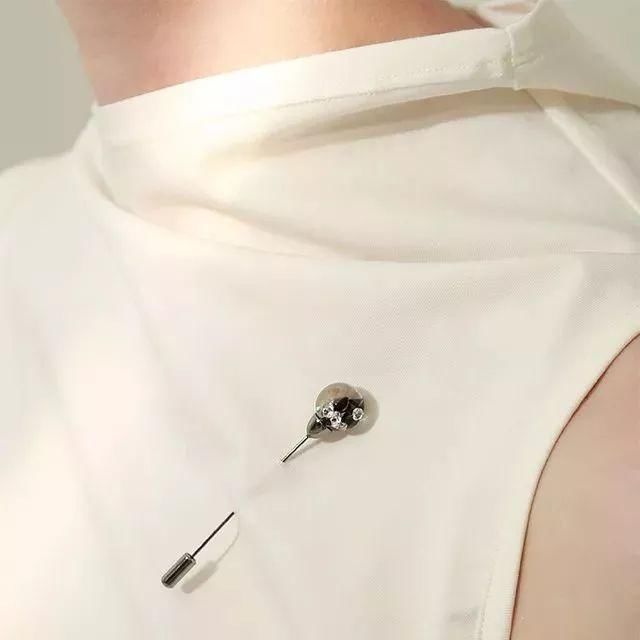 晶莹剔透的水晶球戴身上，真是又美又仙