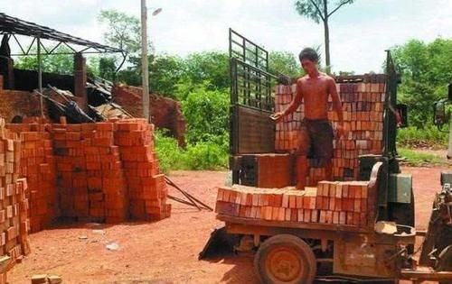  黏土砖@农村的红砖一直涨价，越禁止越贵？其实，农村并没有禁止