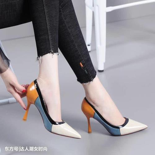 高跟鞋的是女人的专属品，倾城如画的美艳，你也喜欢对吗？