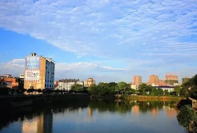 我国一城市，市民免费乘坐公交，网友：羡慕