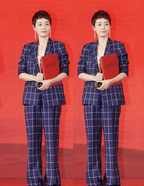  [马伊俐]马伊琍和Ella同穿绿色连衣裤，一个干练知性一个温柔随性，都挺美