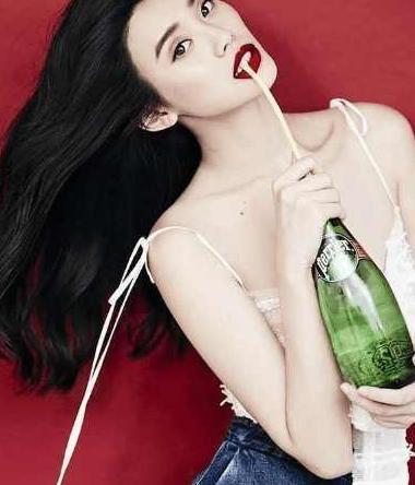 奚梦瑶早年旧照流出, 像刚进城的“傻大姐”, 网友直呼辣眼睛