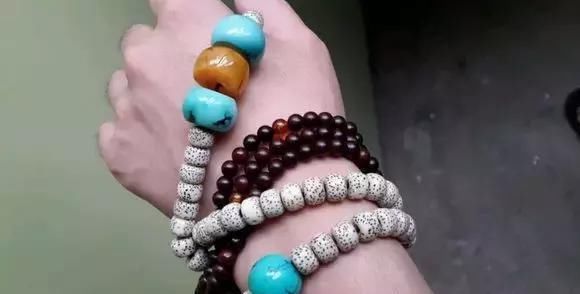 手串@炫耀手串用什么样的姿势，才能够达到最佳效果？