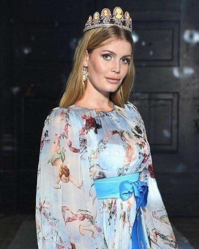 戴安娜王妃侄女一张美照惊艳全球, 但她其实不是零死角正妹