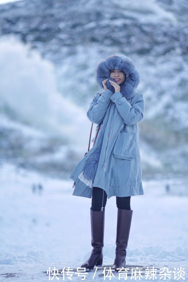  『气质』三木白雪中穿红大衣好惊艳，会穿搭的女人太有气质，优雅本人！