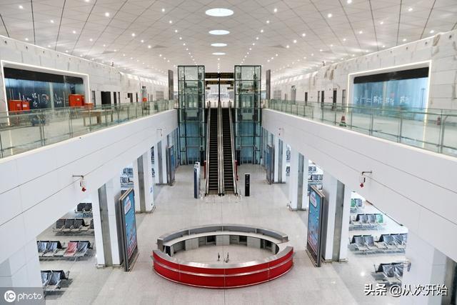  高铁@乘坐这条城际高铁去机场大约15分钟，12元钱票价的确不贵