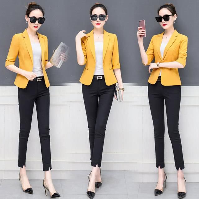 偷偷告诉你：70后女人现在流行这么穿，优雅知性超显气质