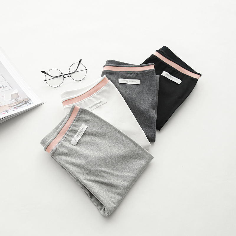 不穿裤子肉太多?穿了丝袜也太扎眼?聪明胖妹选择这么穿